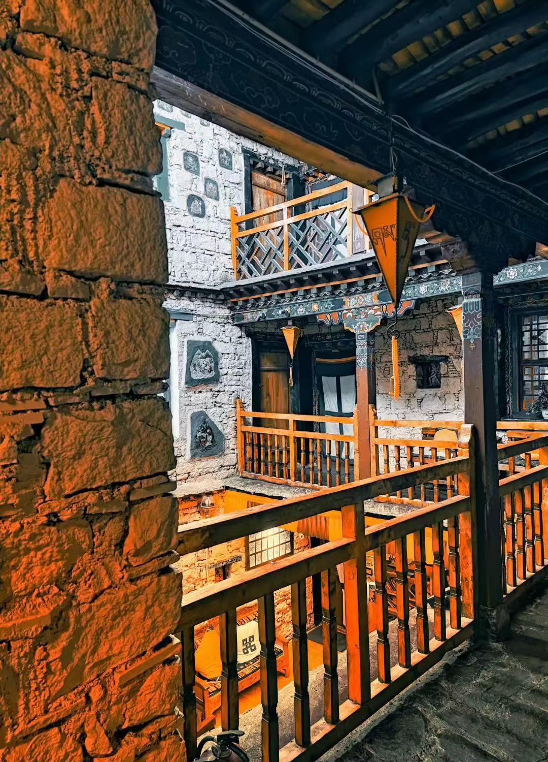 Shambhala Palace Hotel ลาซา ภายนอก รูปภาพ