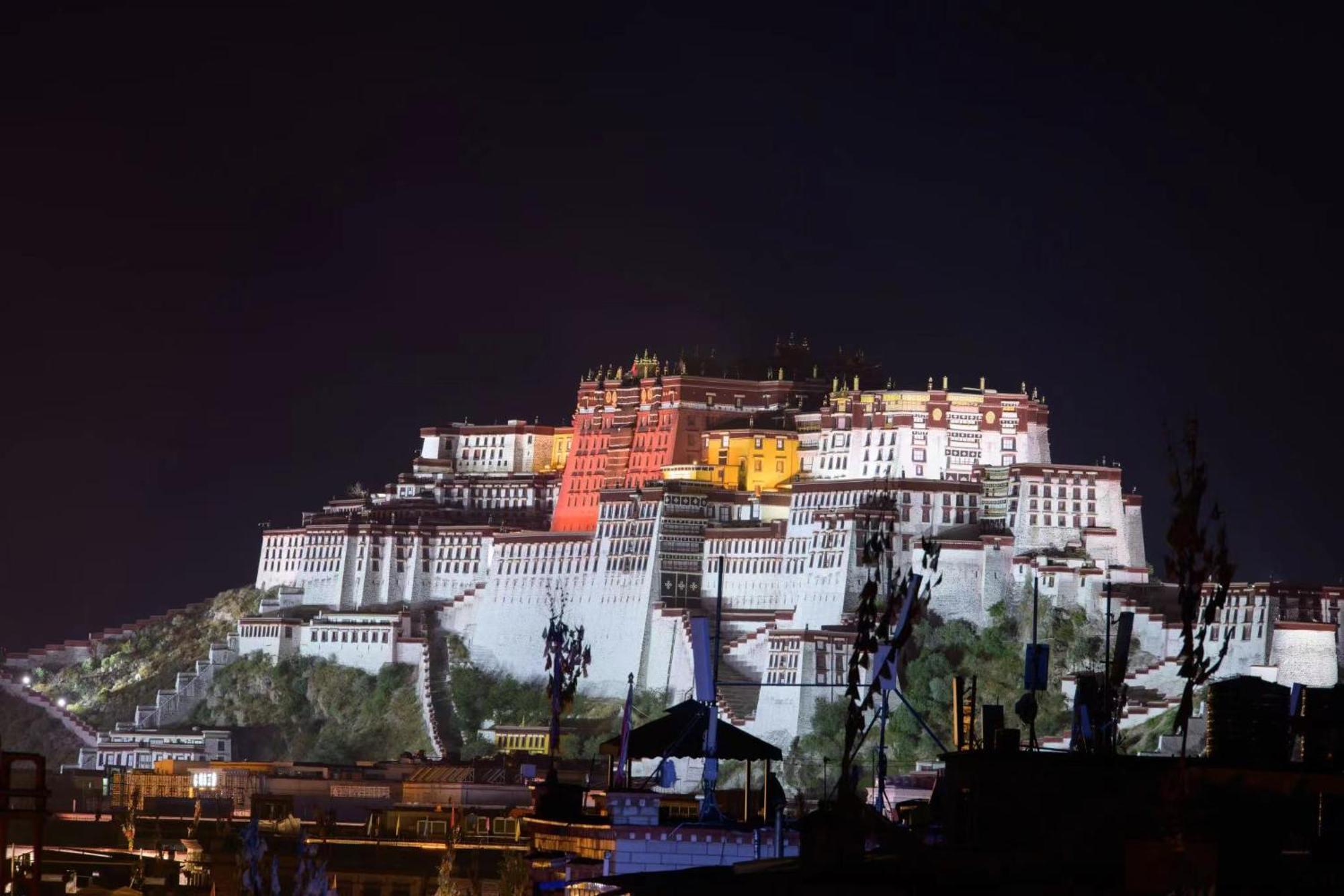 Shambhala Palace Hotel ลาซา ภายนอก รูปภาพ